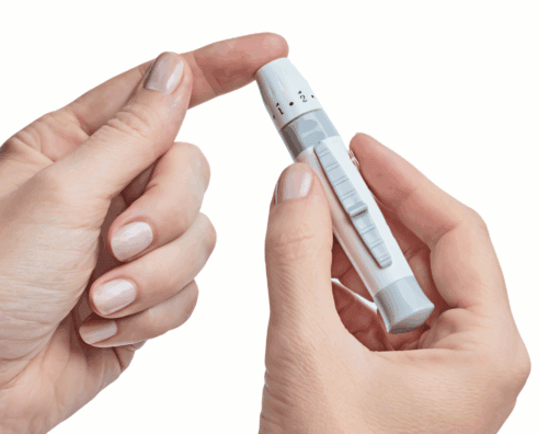 Manos utilizando un dispositivo de punción Elinic de profundidad ajustable Lancetas desechables de un solo uso